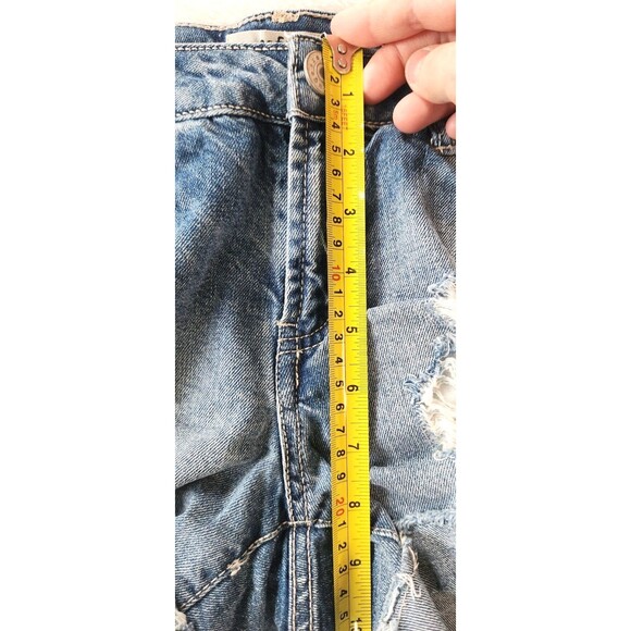 Refuge Distressed Cuffed Denim Jean Shorts Women's Size 0 Perfect for Summer - Picture 4 of 6